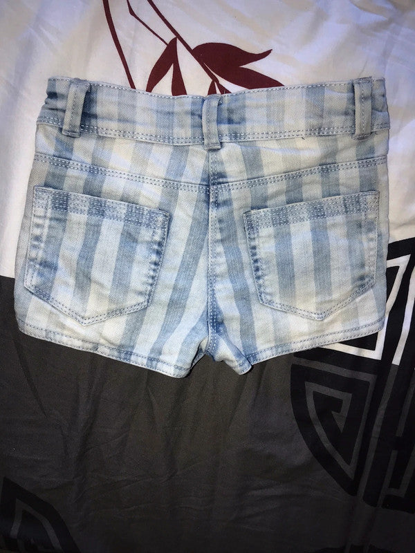 Short en jean et t-shirt