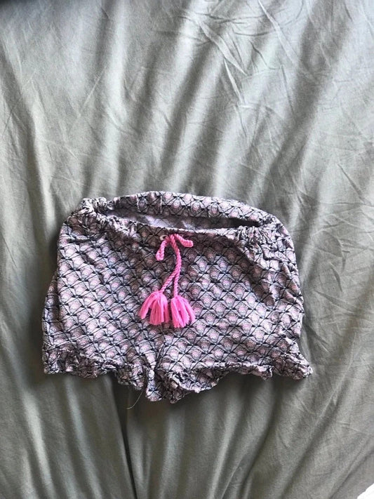 Short fille